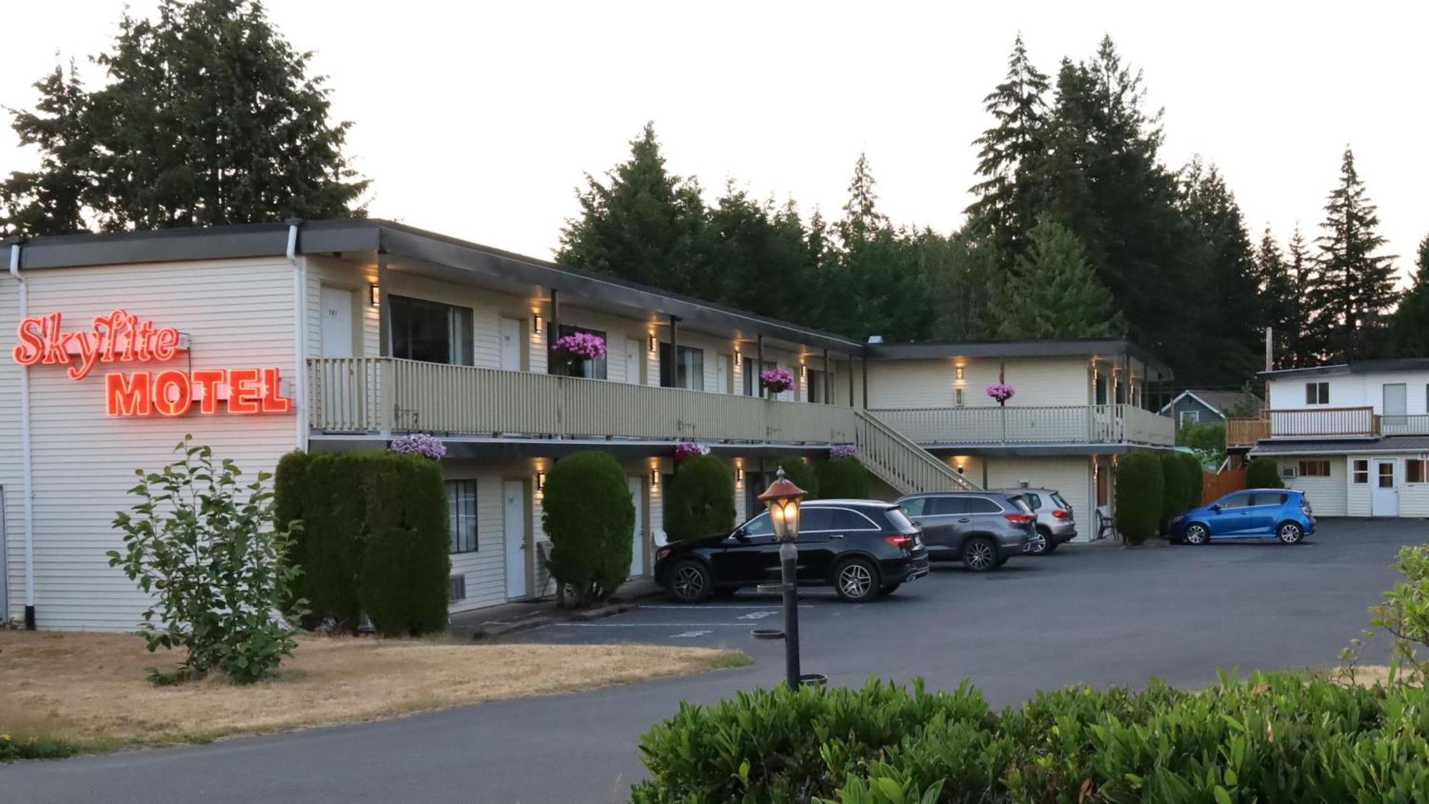 Skylite Motel Parksville Exterior foto